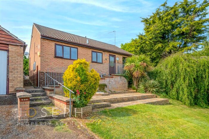 2 Bedroom Detached Bungalow To Rent In Cedar Close, Brantham, Manningtree, CO11
