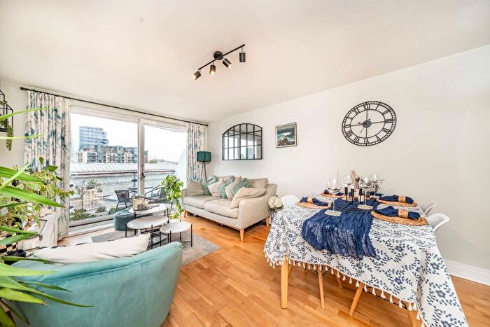 2 Bedroom Flat For Sale In Smugglers Way, Wandsworth, SW18