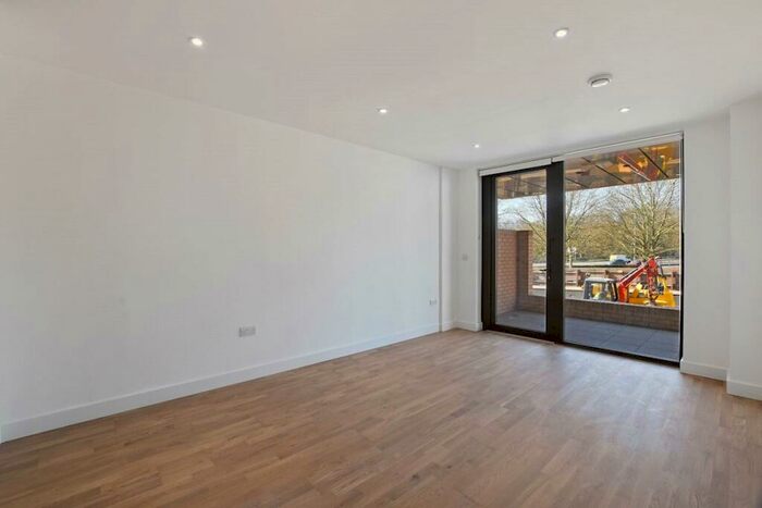 2 Bedroom Apartment To Rent In Burgess Springs, Chelmsford, CM1