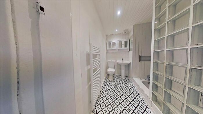 2 Bedroom Flat To Rent In Clerk Street, Edinburgh, EH8