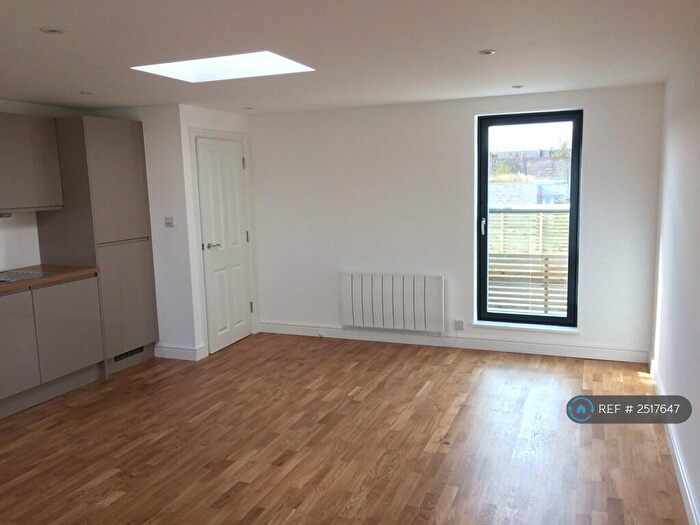 2 Bedroom Flat To Rent In Tyrrell Road, London, SE22