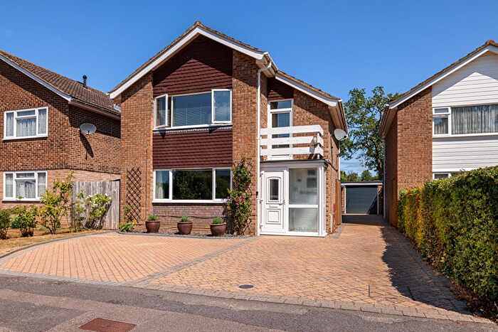 3 Bedroom Detached House For Sale In Dene Close, Horley, RH6