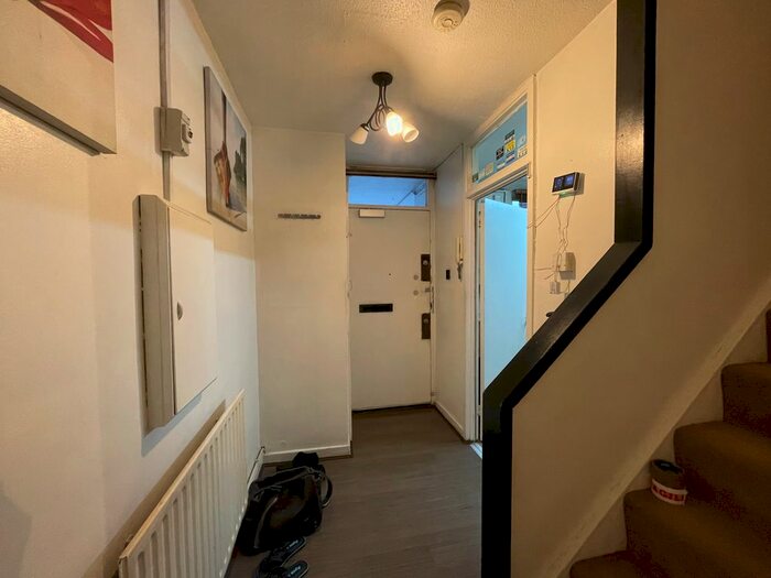 5 Bedroom Flat To Rent In Chapman Street, London, E1