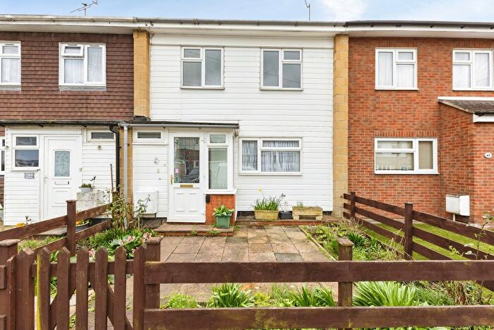 3 Bedroom Terraced House For Sale In Meadow Way, Theale, Reading, Berkshire, RG7