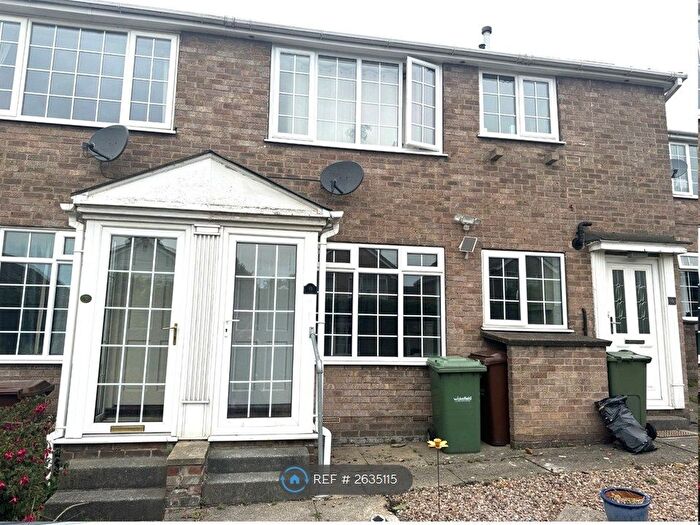 2 Bedroom Maisonette To Rent In Tudor Close, Pontefract, WF8