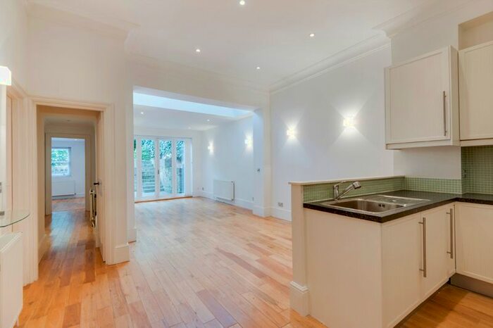 2 Bedroom Flat To Rent In Parliament Hill, Hampstead, London, NW3