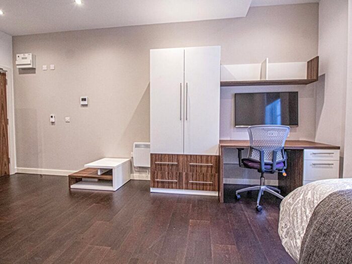 Apartment To Rent In Apt, Park Square Residence #, LS1