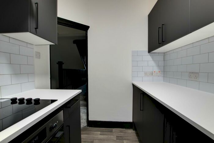 3 Bedroom Maisonette To Rent In Lower Addiscombe Road (), Croydon, CR0