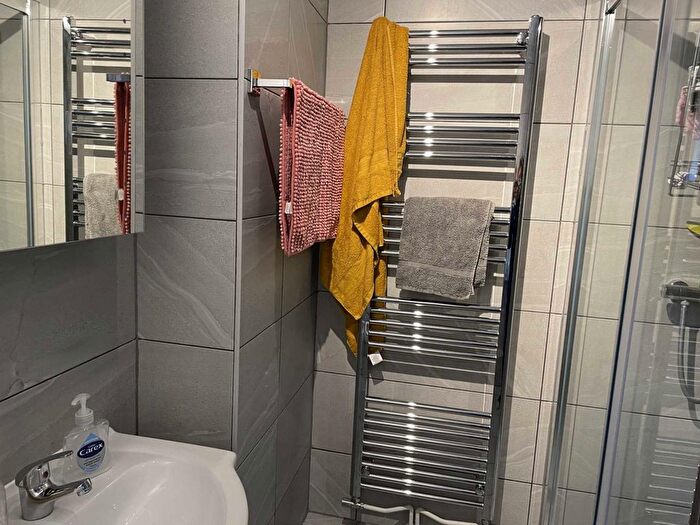 4 Bedroom Detached House To Rent In The Chase, Guildford, GU2