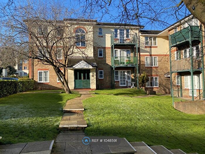2 Bedroom Flat To Rent In Alexandra Park, High Wycombe, HP11