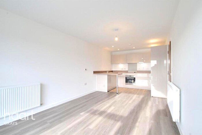 2 Bedroom Flat To Rent In Dovestone Close, Grays, RM20