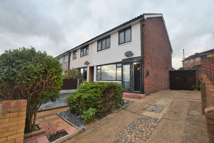 3 Bedroom End Of Terrace House To Rent In Romford, Essex, RM5