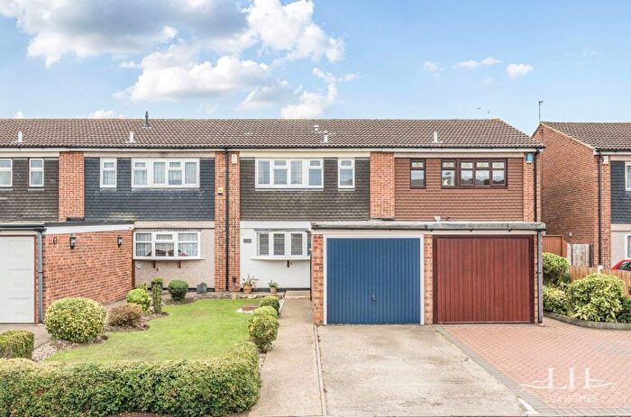 3 Bedroom Terraced House For Sale In Neave Crescent, Romford, RM3