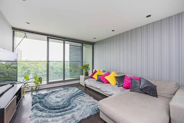 2 Bedroom Flat To Rent In Copperfield Road, Bow, London, E3