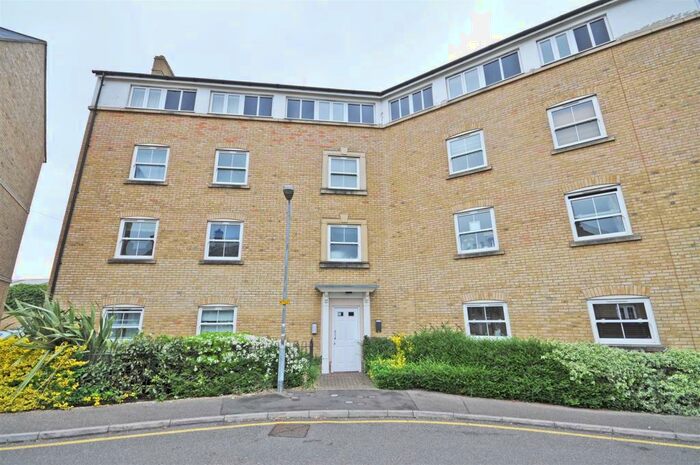2 Bedroom Property To Rent In Wickham Crescent, Braintree, CM7