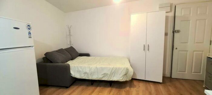 1 Bedroom Flat To Rent In Stoke Newington Road, London, N16