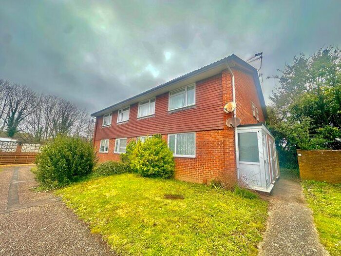 2 Bedroom Flat To Rent In Markfield, Bognor Regis, PO22