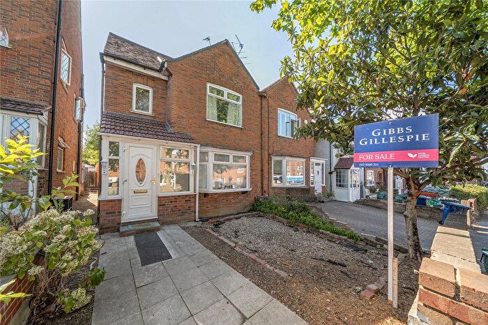 4 Bedroom Semi-Detached House For Sale In Greenford Avenue, Hanwell, W7