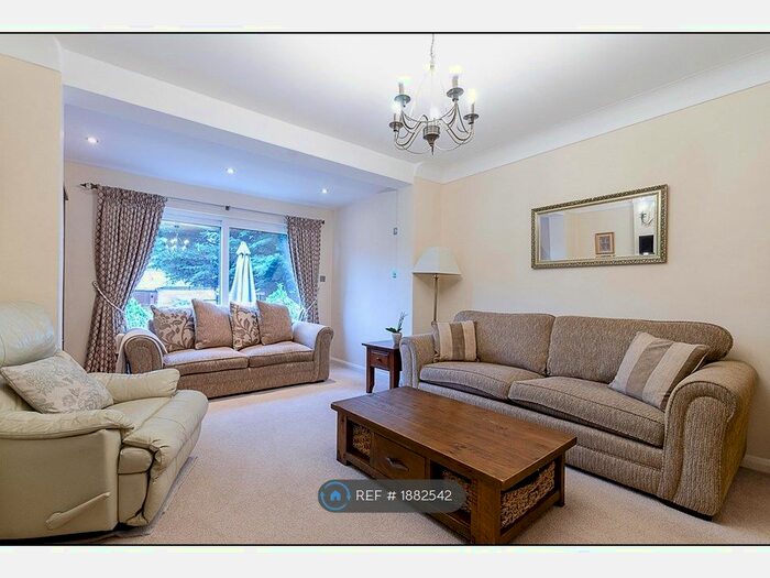 3 Bedroom End Of Terrace House To Rent In Amberwood Rise, New Malden, KT3