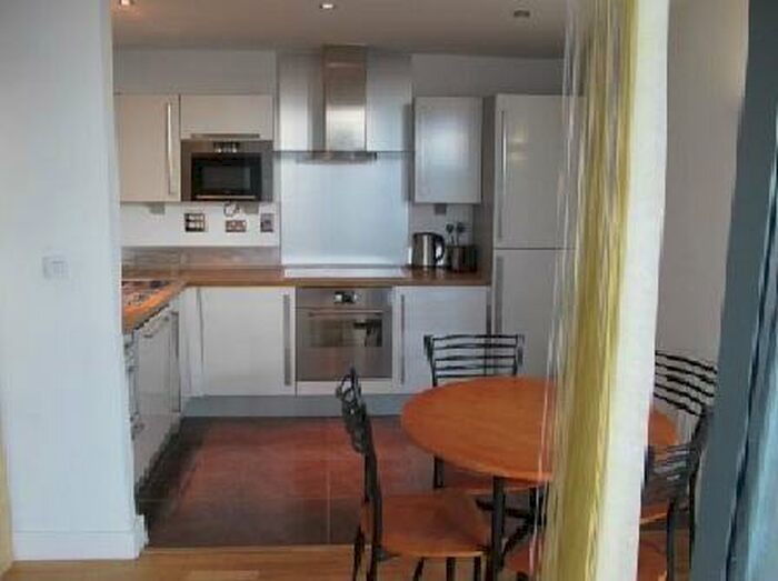 1 Bedroom Flat To Rent In Elektron Tower, Blackwall Way, East India, Canary Wharf, Virginia Quays, London, E14