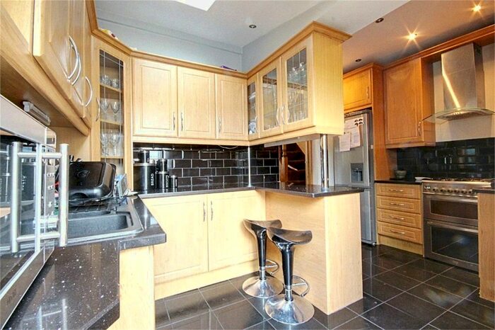 4 Bedroom End Of Terrace House To Rent In Rosebery Avenue, Tottenham, N17