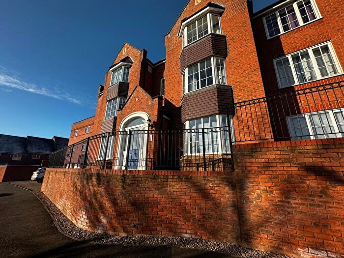 2 Bedroom Flat To Rent In Farnborough Drive, Daventry, NN11