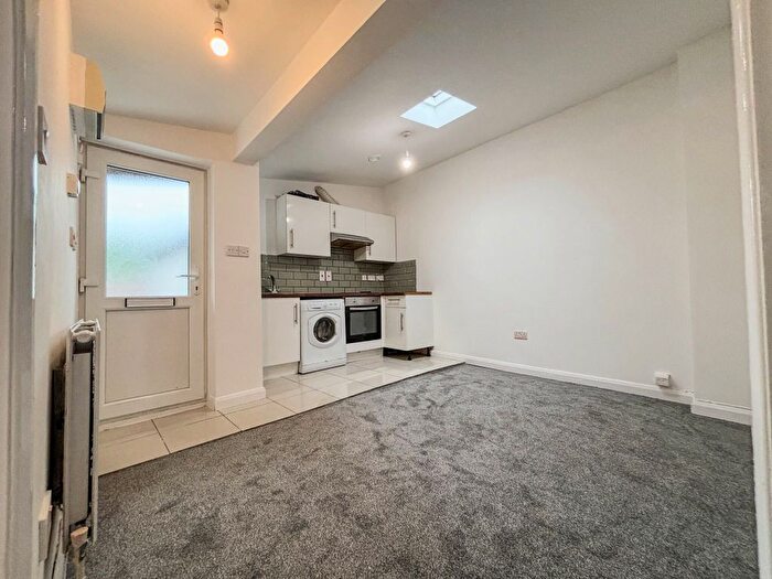 2 Bedroom Flat To Rent In Green Street, High Wycombe, HP11
