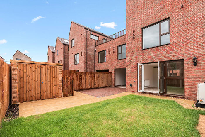 4 Bedroom Semi-Detached House To Rent In Includes Month Rent Free! Down House Drive, CB3
