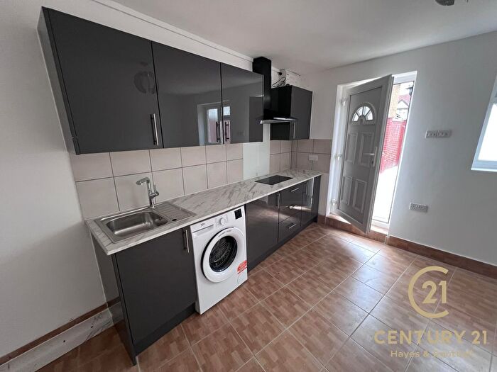 5 Bedroom End Of Terrace House To Rent In Ascot Gardens, UB1