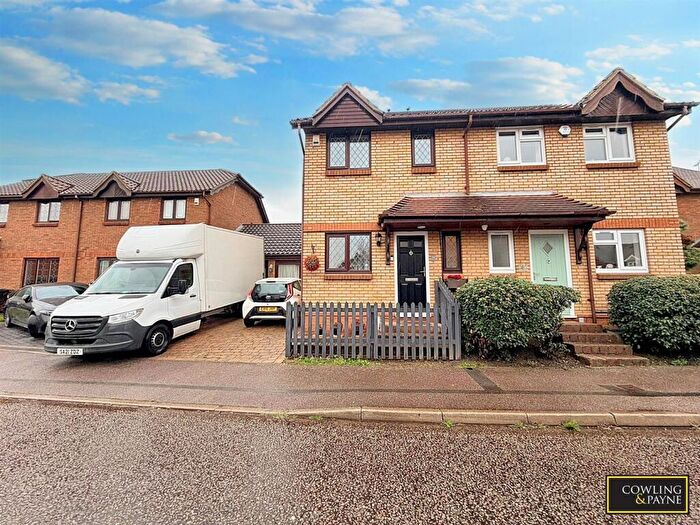2 Bedroom Semi Detached House For Sale In Wallace Drive, Wickford, SS12