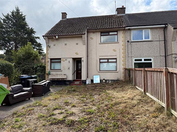3 Bedroom Semi-Detached House For Sale In Parkland Drive, Idle, Bradford, BD10