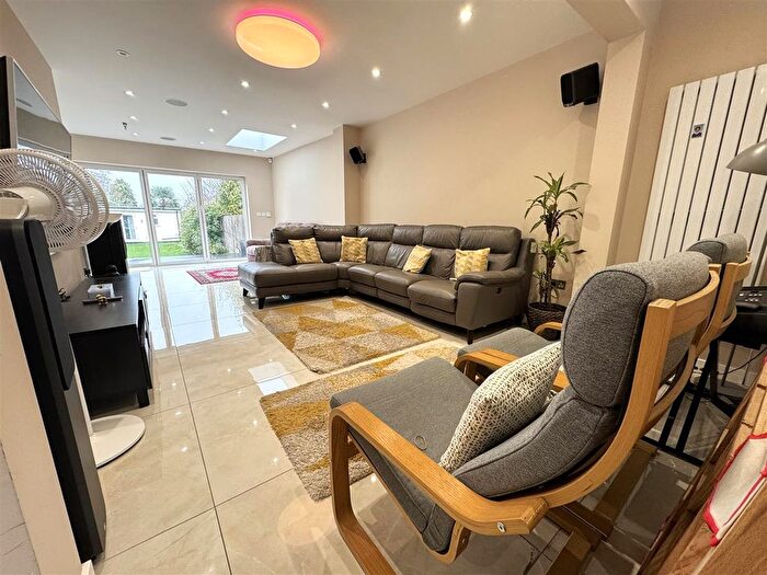 5 Bedroom Semi-Detached House To Rent In Brampton Road, Bexleyheath, DA7