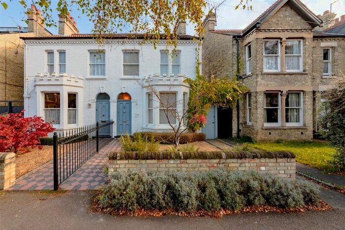 3 Bedroom Semi-Detached House To Rent In Hinton Avenue, Cambridge CB1