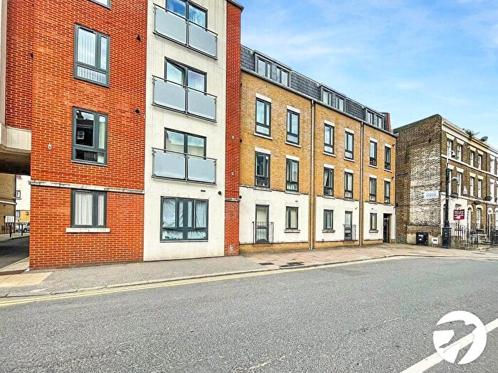 1 Bedroom Flat To Rent In High Street, Rochester, Kent, ME1