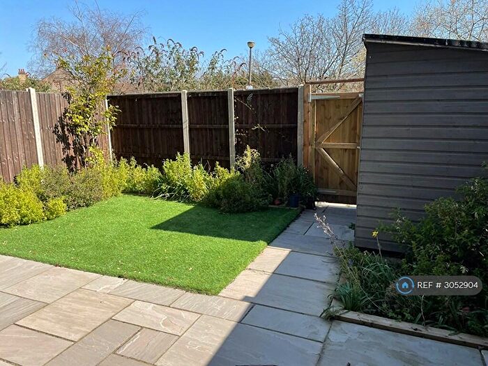 2 Bedroom Flat To Rent In Schofield Walk, London, SE3