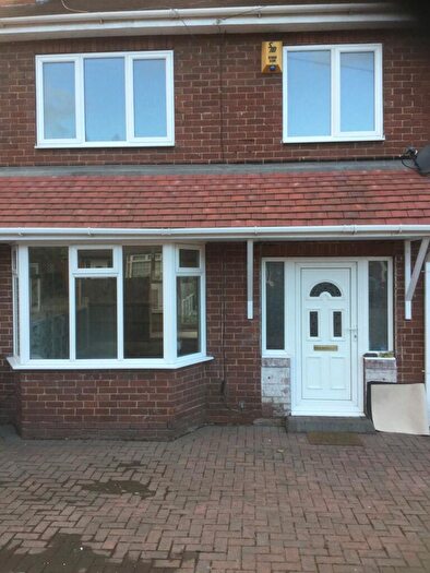 3 Bedroom Semi-Detached House For Sale In Attlee Avenue, New Rossington, Doncaster, DN11
