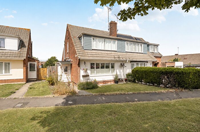 3 Bedroom Semi Detached House For Sale In Norris Close, Chiseldon, Swindon, SN4