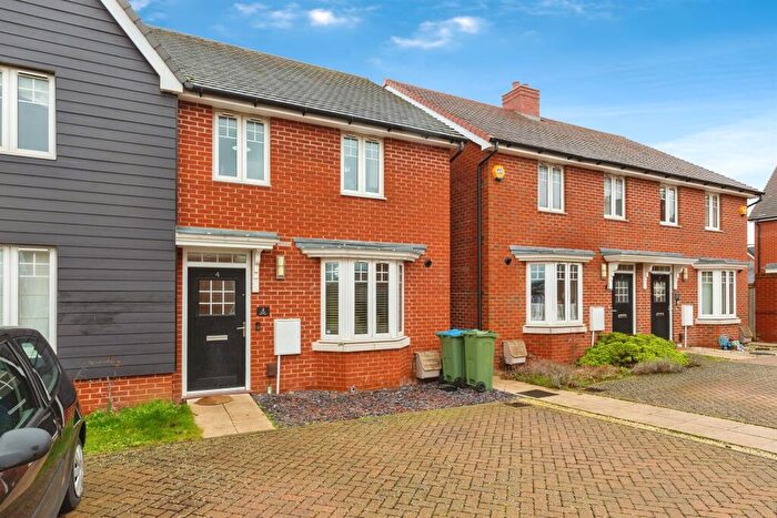 3 Bedroom Semi-Detached House For Sale In Medley Road, Broughton, Aylesbury, HP22