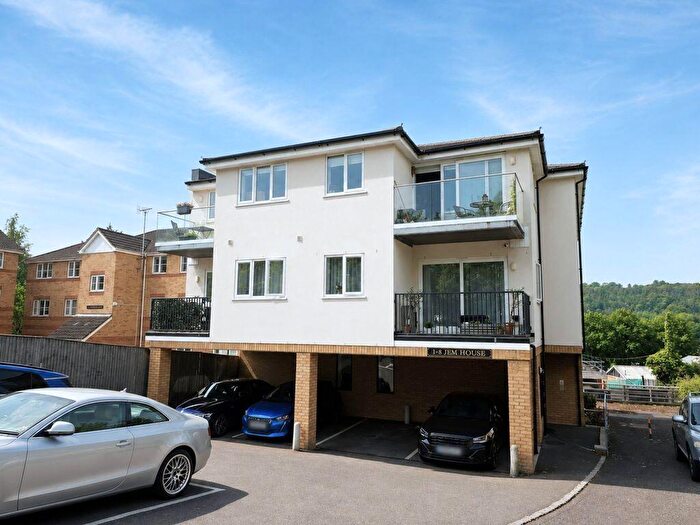 2 Bedroom Apartment For Sale In Grove Gardens, High Wycombe, HP13