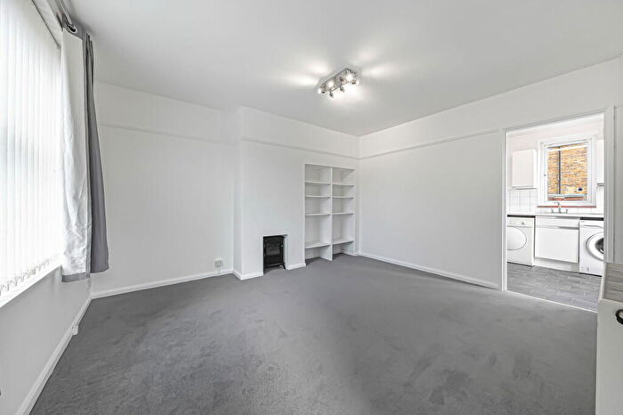 2 Bedroom End Of Terrace House To Rent In Westminster Road, Sutton, SM1