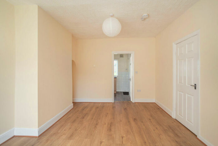 3 Bedroom Terraced House For Sale In Green Lane, Doncaster, DN6
