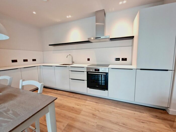 2 Bedroom Flat To Rent In Merrion Avenue, Stanmore, HA7