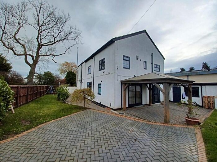 1 Bedroom Detached House To Rent In Wetherby Road, Leeds, West Yorkshire, LS17