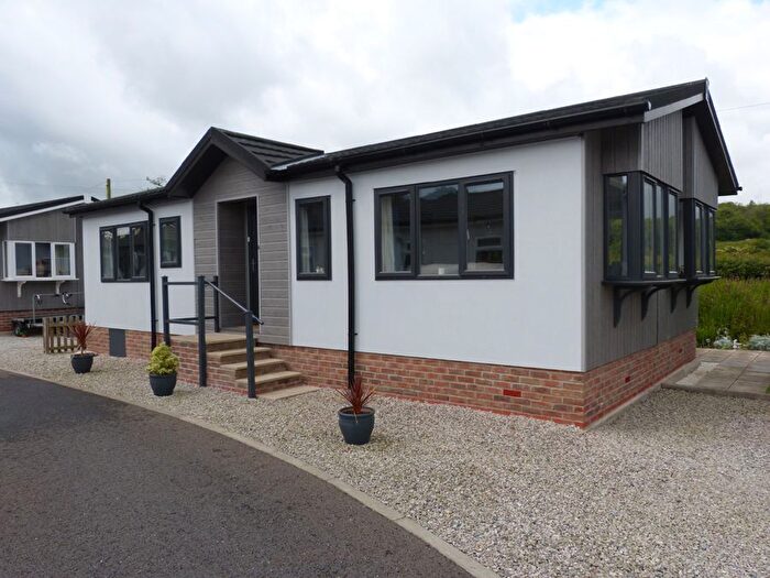 2 Bedroom Mobile/park Home For Sale In Eden Close, Luxulyan, PL30