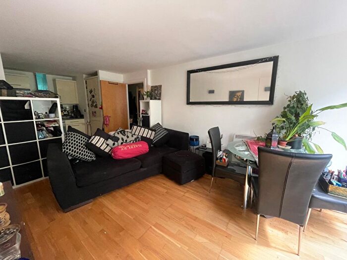 1 Bedroom Flat To Rent In Peckham Grove, London, SE15