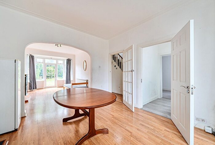 4 Bedroom Semi-Detached House For Sale In Lodore Gardens, Kingsbury, NW9