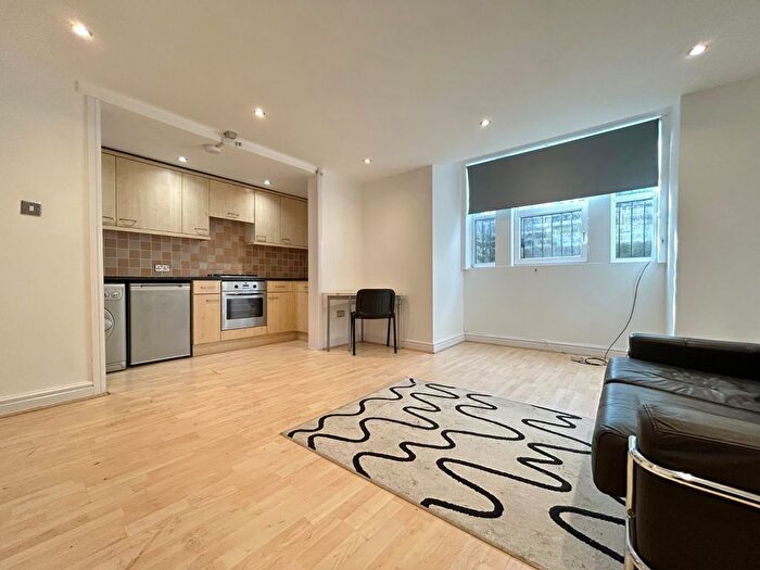 1 Bedroom Flat To Rent In Meanwood Road, Meanwood, Leeds, LS7