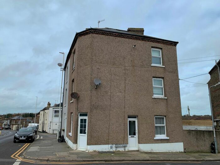 2 Bedroom Flat To Rent In Margate Road, Ramsgate, CT11