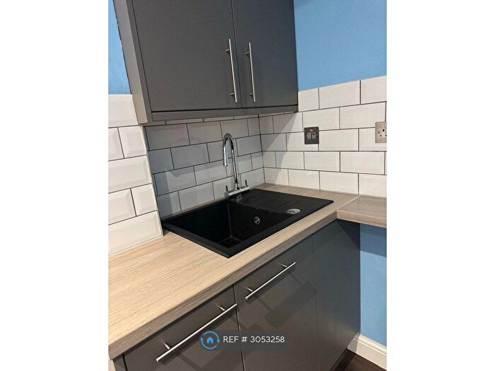 Studio To Rent In North End Road, London, SW6