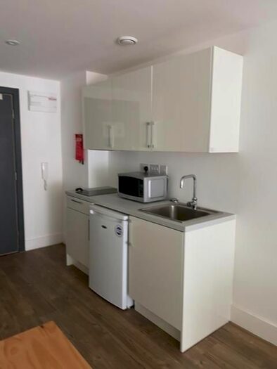 Studio To Rent In Scholes Street, Oldham, OL1